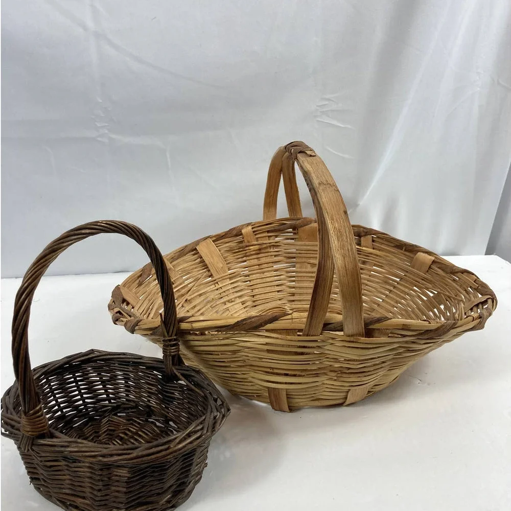 Set of 2 wicker baskets with handles